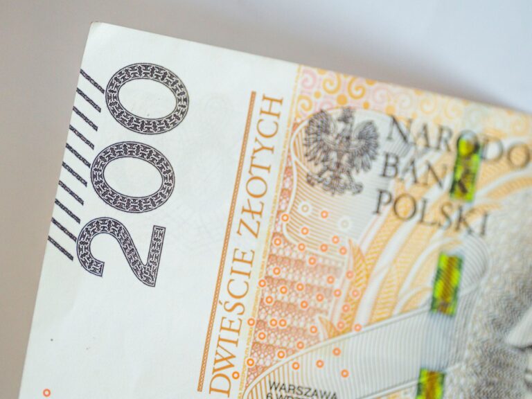 Świadczenie Dobry Start 300+: ile w 2025 roku realnie kosztuje wyprawka szkolna?