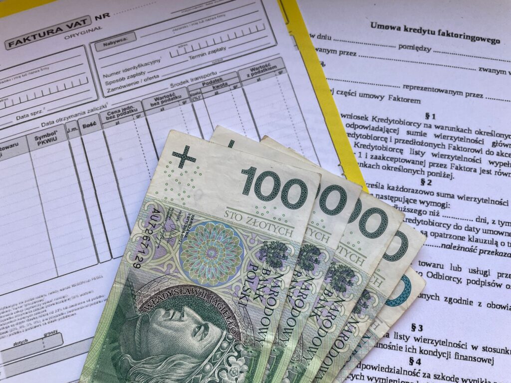 Świadczenie Dobry Start 300+: ile w 2025 roku realnie kosztuje wyprawka szkolna?