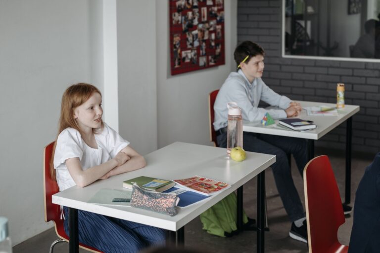 Zmiana szkoły w 7. klasie na alternatywną: czy to bezpieczny moment przed egzaminami?